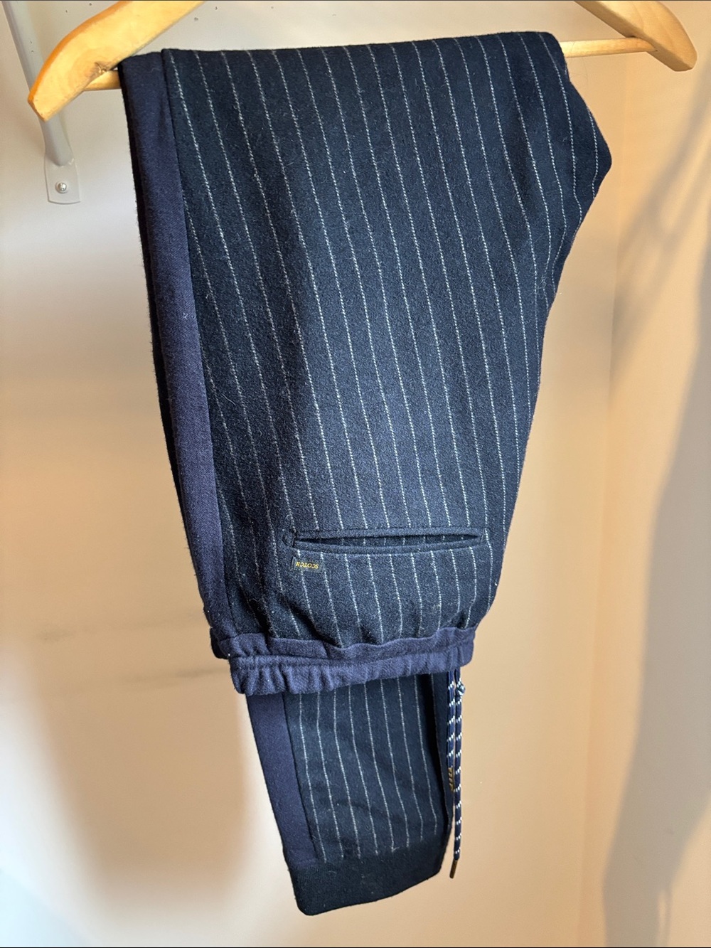 Scotch & Soda Men’s Wool Blend Pinstripe Jogger Pants S – Navy